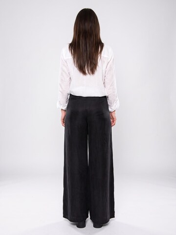 Baggy Pantalon 'BLACK FLOWY TROUSERS' wild pony en noir