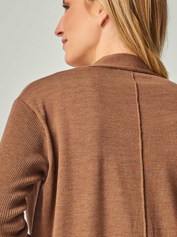 Tenue d'intérieur 'LOUNGEWEAR SET  - Cardigan Blossom & Top Blossom & Pants Bailey' YOU LOOK PERFECT en marron