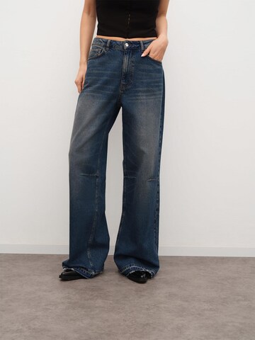 RÆRE by Lorena Rae Flared Jeans 'Tall' in Blauw: voorkant