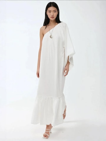 Abito di Hiccup in bianco