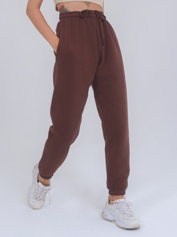FRESHLIONS Tapered Pants 'Dalina' in Brown: front