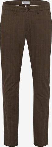 Cross Jeans Slim fit Chino Pants in Brown: front