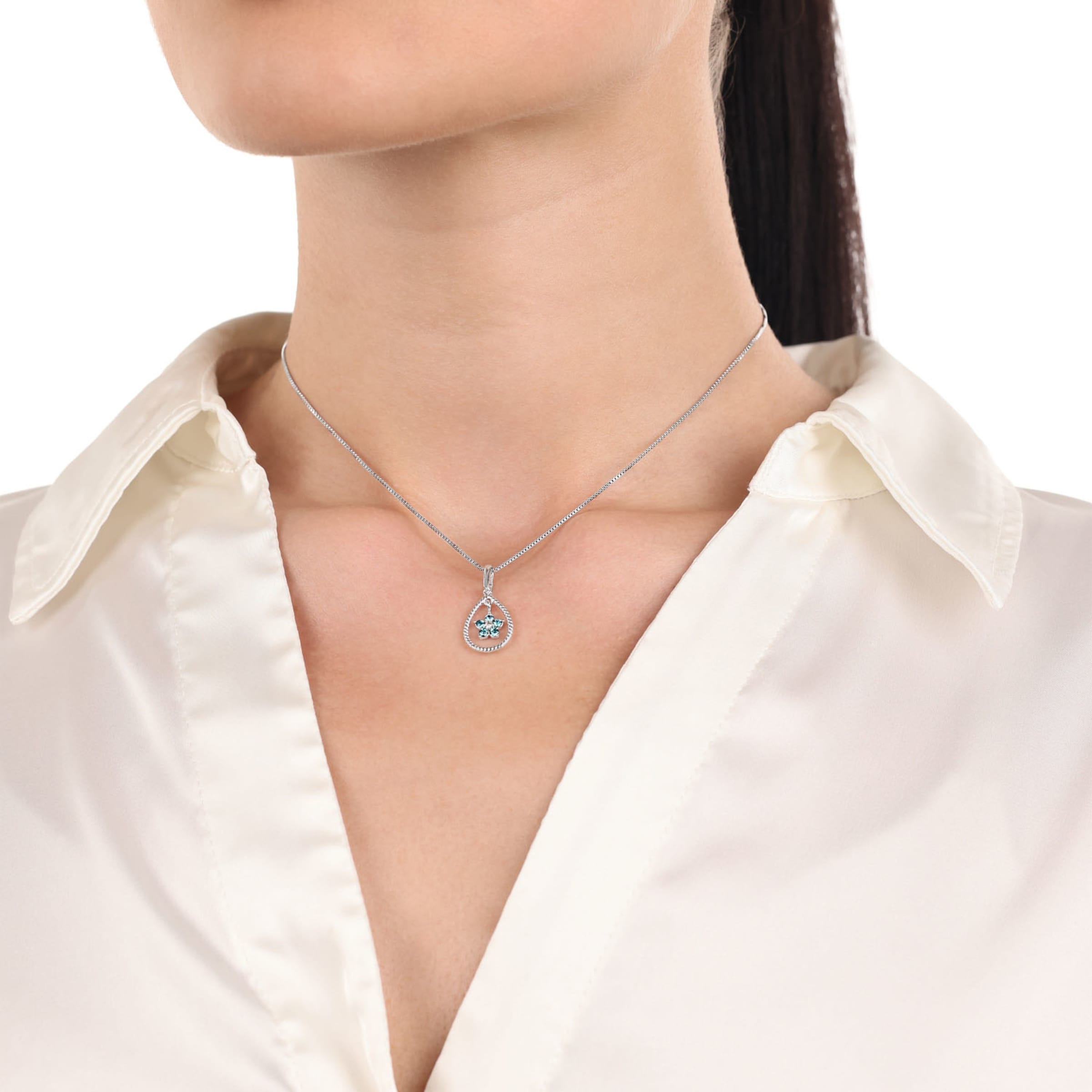 AMOR Necklace in Silver: front