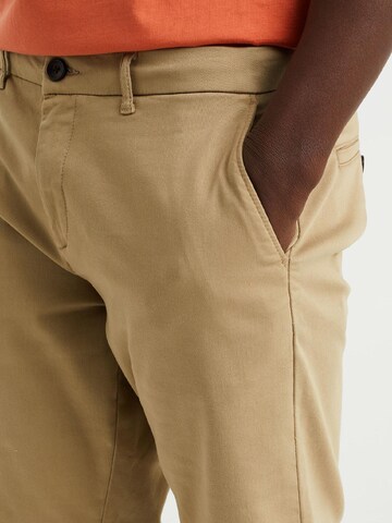 WE Fashion Slimfit Shorts in Beige