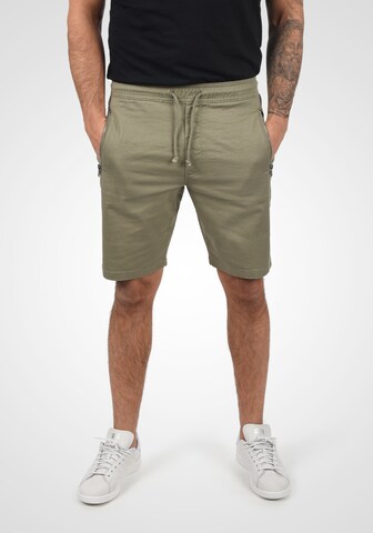 !Solid Regular Shorts in Grün: predná strana