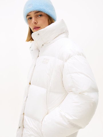 Palton de iarnă 'Alaska' de la Tommy Jeans pe alb