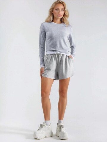Loosefit Pantaloni di Busem in grigio