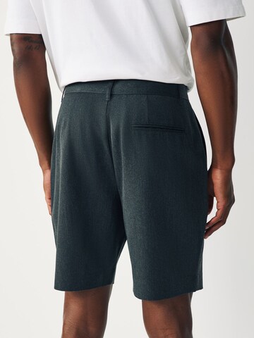 Next Regular Shorts 'Smart' in Grau