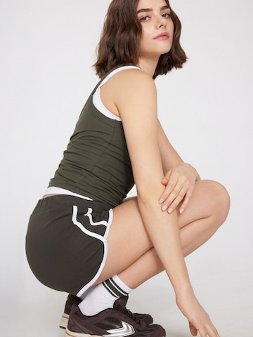 Tezenis Regular Pants in Green