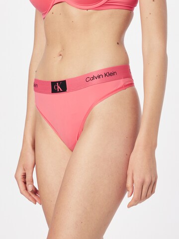 Calvin Klein Underwear Стринг в розово: отпред