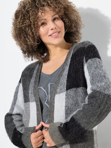 Cappotto in maglia di Ulla Popken in grigio