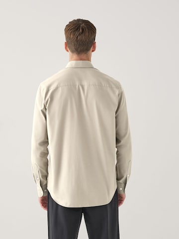 Coupe regular Chemise Next en beige