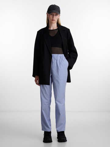 PIECES Loosefit Housut 'HOLLY' värissä sininen