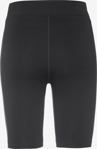 Nike Sportswear Skinny Shorts in Schwarz