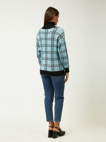 Influencer Pullover in Blau