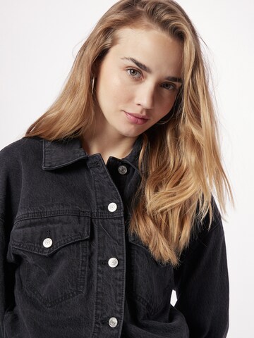 Abercrombie & FitchPrijelazna jakna - crna boja