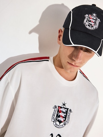 Bershka Cap 'MUNDIAL ENGLAND' in Schwarz