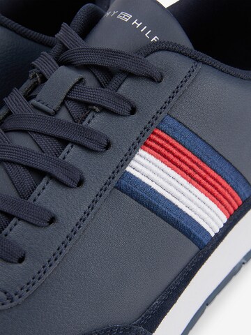 TOMMY HILFIGER Sneaker in Blau