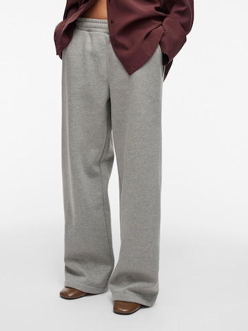 ROUGE EDIT Loosefit Bukser i grå: forside
