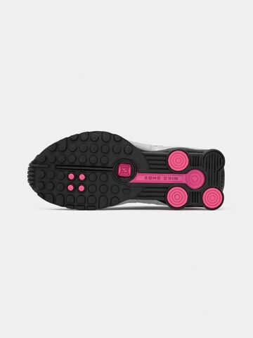 Nike Sportswear Tenisky 'Shox R4' – černá