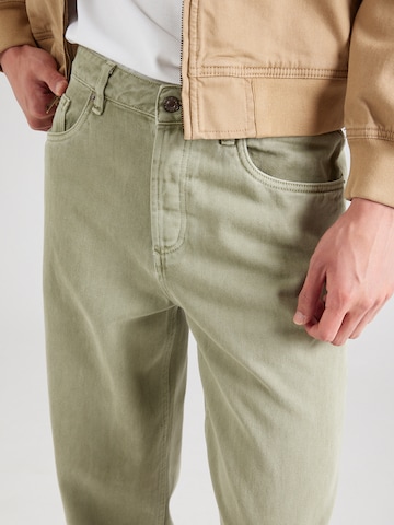 TOPMAN Regular Jeans in Green