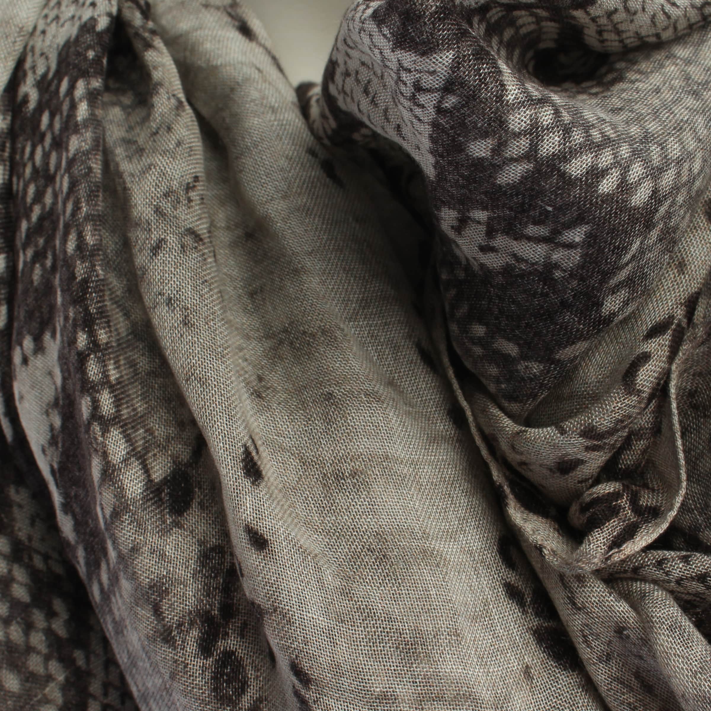 Coccinelle Scarf & Wrap in One size in Grey