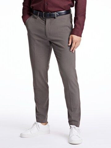 Coupe slim Pantalon Lindbergh en gris : devant