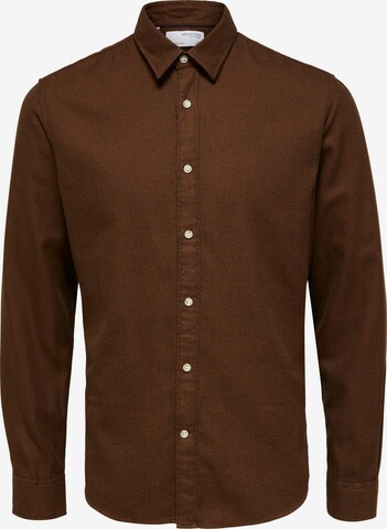 Chemise 'ROBIN' SELECTED HOMME en marron : devant