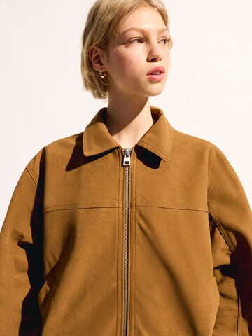 Giacca di mezza stagione di Bershka in marrone