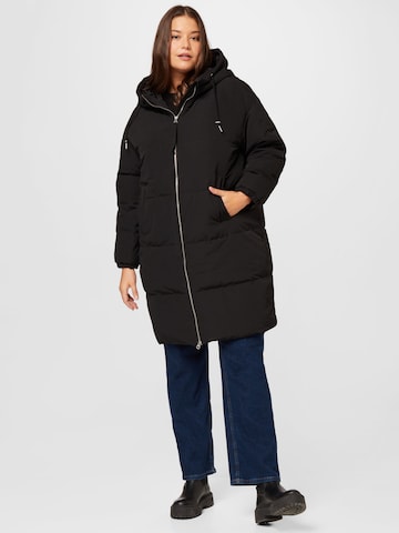 Manteau mi-saison 'Bless' Vero Moda Curve en noir : devant