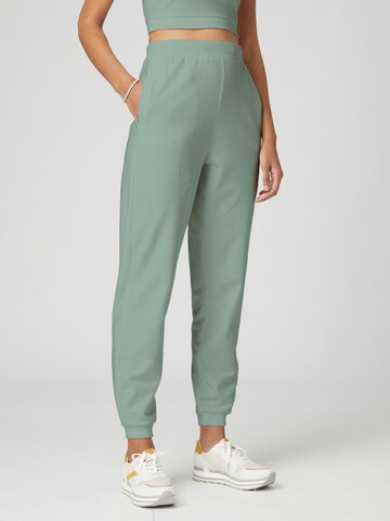 Regular Pantaloni 'Sila' de la Guido Maria Kretschmer Women pe verde: față