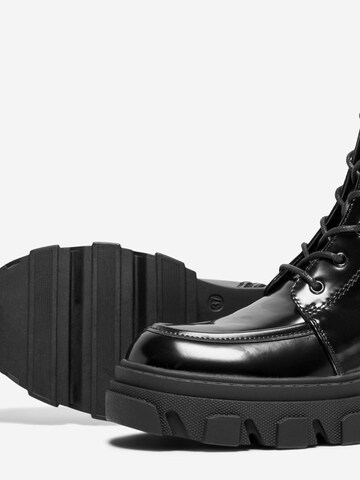 Stivaletto stringato 'ONLTOLA-16' di ONLY in nero