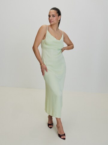 AMI ALY Evening dress in Green: front