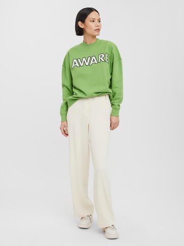 VERO MODA Sweatshirt in Groen