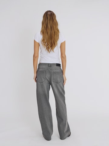 Noisy may Baggy Jeans 'NMALEXA' in Grijs