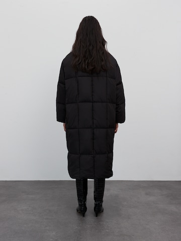 EDITED Zimný kabát 'Momo' - Čierna