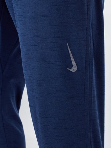 Effilé Pantalon de sport NIKE en bleu