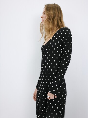 MANGO Kjole 'Alegru' i sort