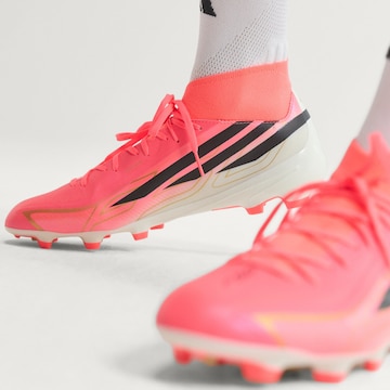ADIDAS PERFORMANCE - Chuteira 'F50 Hyperfast League' em rosa