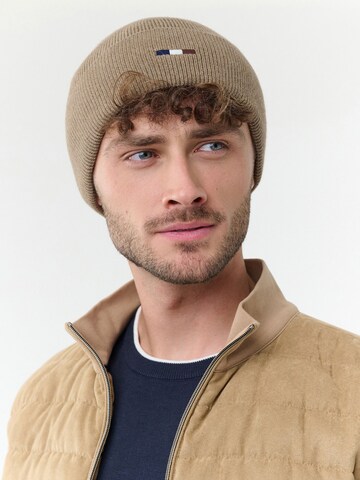 bugatti Beanie in Brown: front