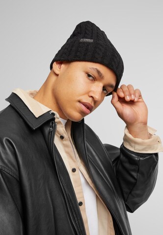 Urban Classics Beanie in Black: front