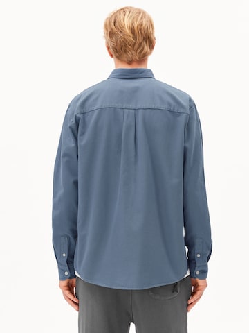 Fit confort Chemise ARMEDANGELS en bleu : devant