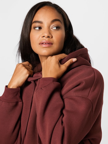 ABOUT YOU Curvy Sweatshirt 'Natascha' in Rot