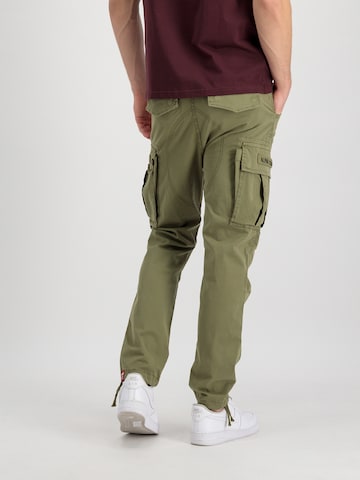 Regular Pantaloni cu buzunare de la ALPHA INDUSTRIES pe verde