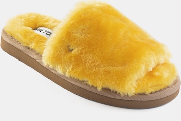 Pantoufle 'Lolo' Minnetonka en jaune