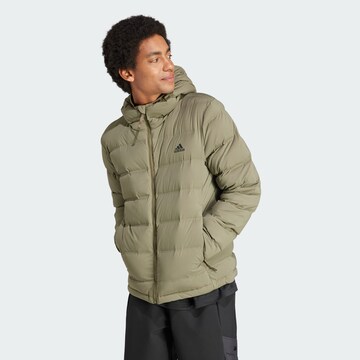 ADIDAS SPORTSWEAR - Casaco outdoor 'Helionic' em verde: frente