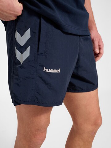 Hummel Loosefit Shorts in Blau