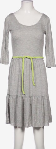 MAUI WOWIE Dress in S in Grey: front