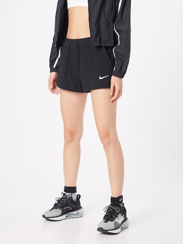 regular Pantaloni di Nike Sportswear in nero: frontale