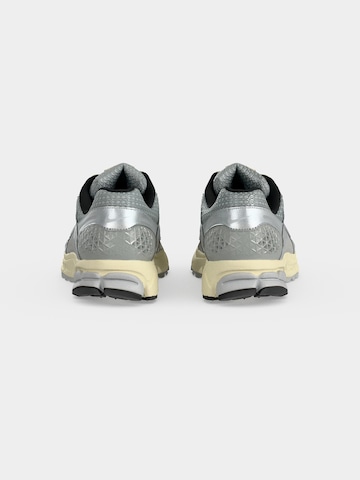 Nike Sportswear Ниски маратонки 'Zoom Vomero 5' в сиво